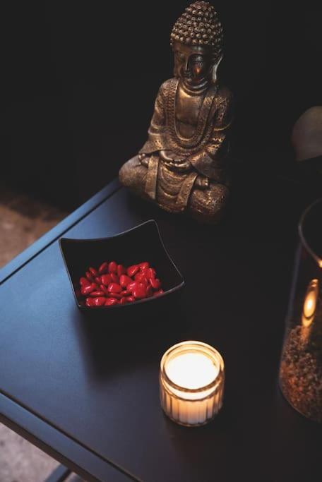 Love Room, La Douce Angevine Анже Екстериор снимка