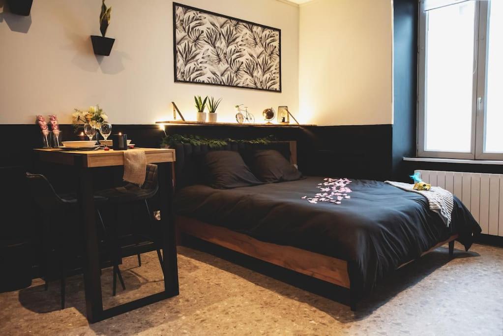 Love Room, La Douce Angevine Анже Екстериор снимка