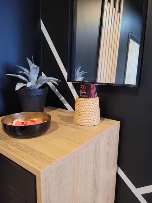 Love Room, La Douce Angevine Анже Екстериор снимка